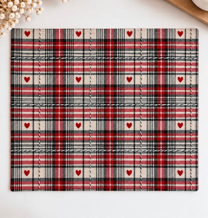 🎄 Serviette de table de Noël brodée – Tartan & petits cœurs