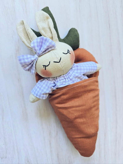 Mini lapin et sa carotte