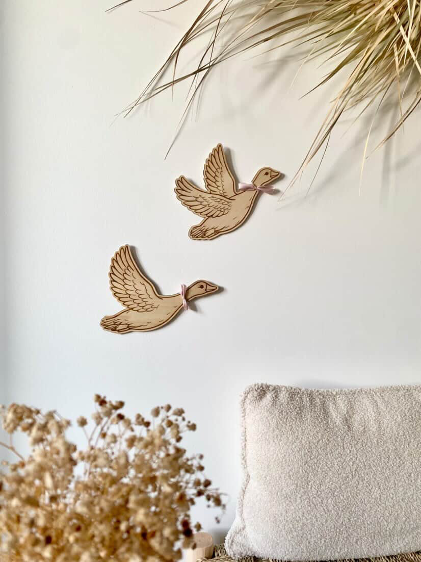 🕊️ Duo d’Oies en Vol – Décoration murale bois