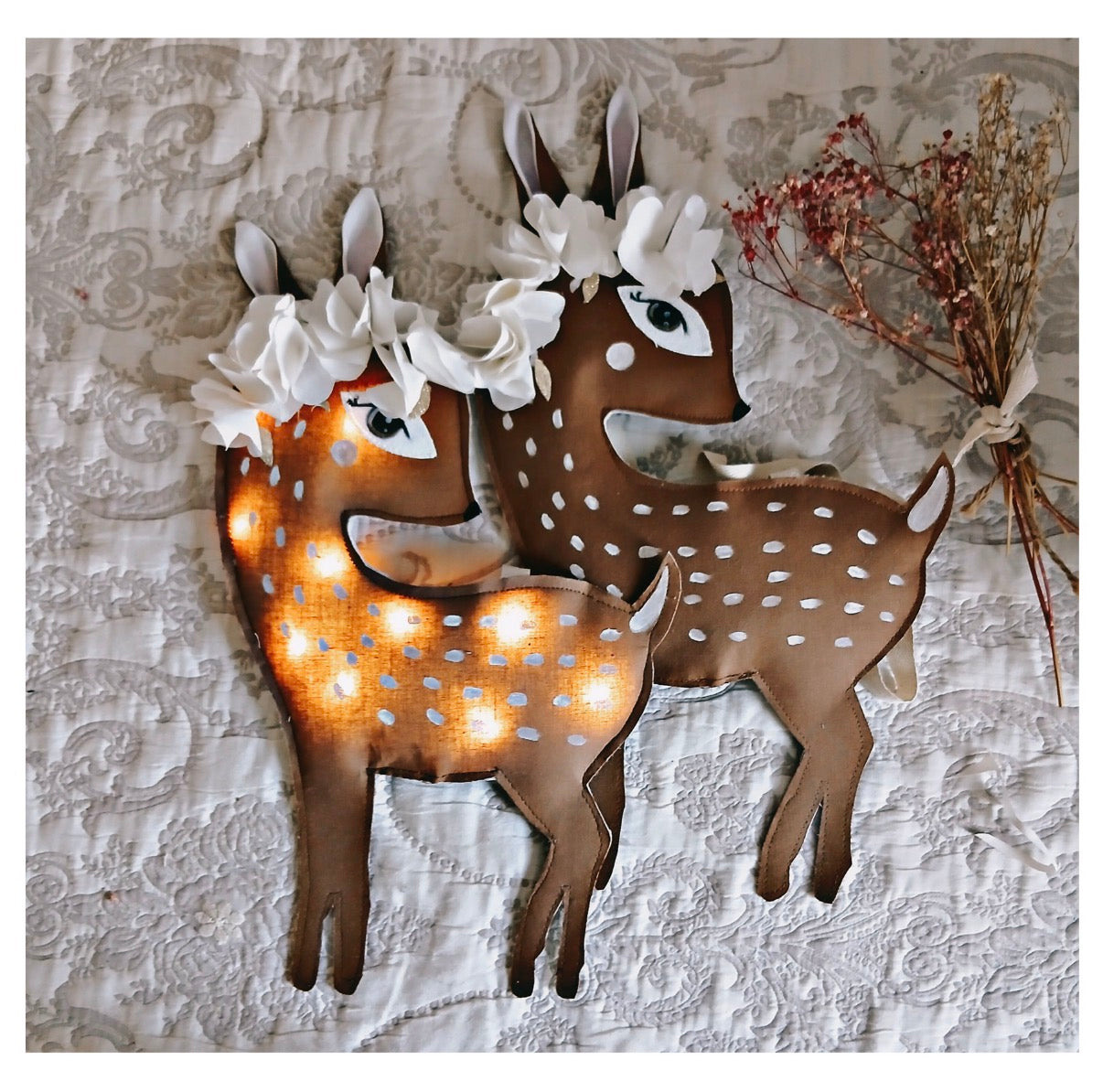 Biche lumineuse murale – décoration poétique