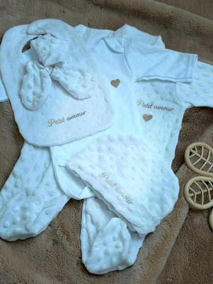 Coffret naissance – 6 pièces « Petit amour » ✨0/3 mois