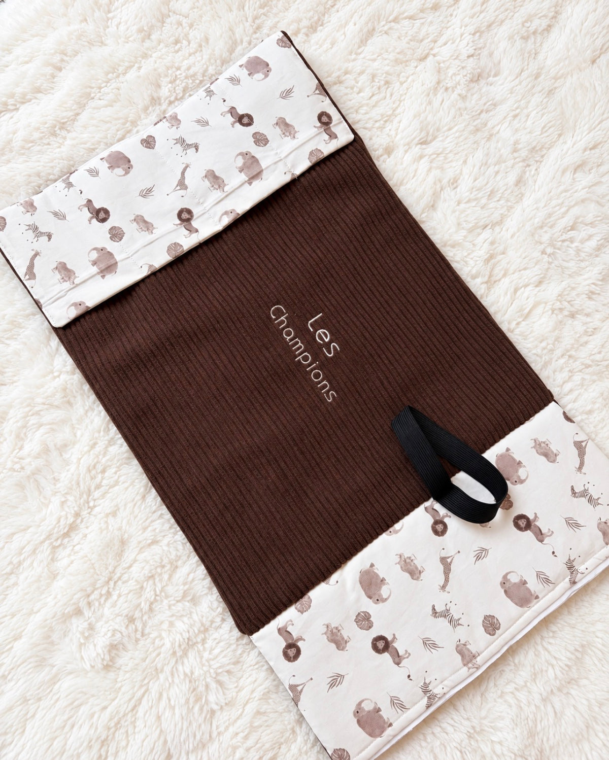 Pochette à jeux nomade personnalisable – Tapis de jeu 2-en-1 🤎