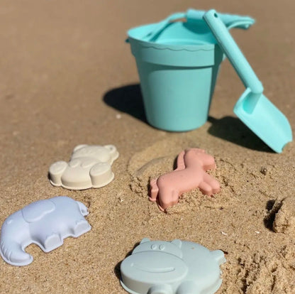Jouets de plage en silicone (seau, pelle et 4 accessoires)