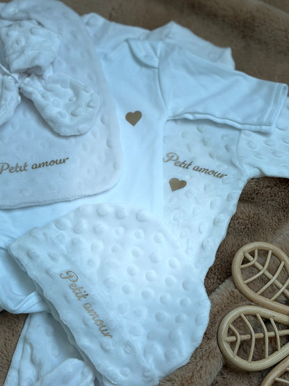 Coffret naissance – 6 pièces « Petit amour » ✨0/3 mois