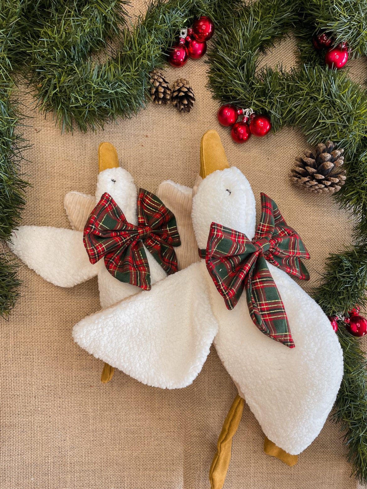 🪶 Grande Oie en Peluche - Compagne de Douceur bouclettes