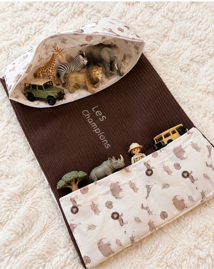 Pochette à jeux nomade personnalisable – Tapis de jeu 2-en-1 🤎