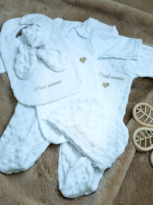 Coffret naissance – 6 pièces « Petit amour » ✨0/3 mois