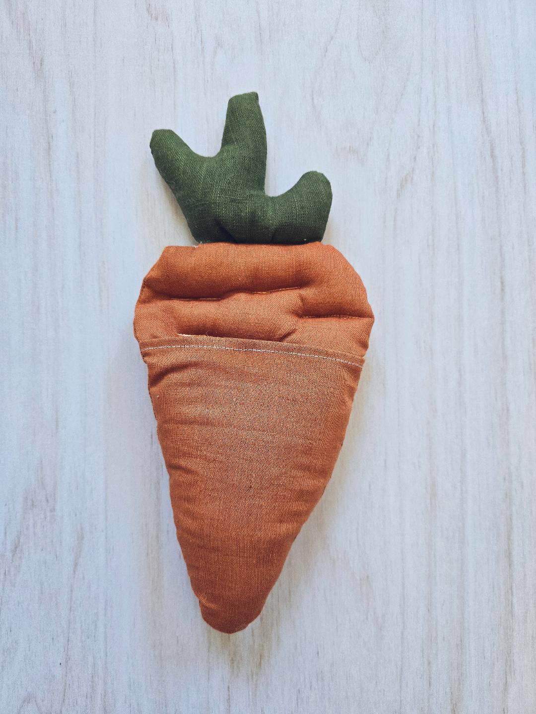 Mini lapin et sa carotte