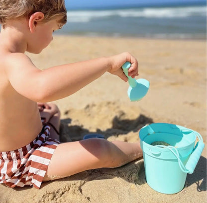 Jouets de plage en silicone (seau, pelle et 4 accessoires)
