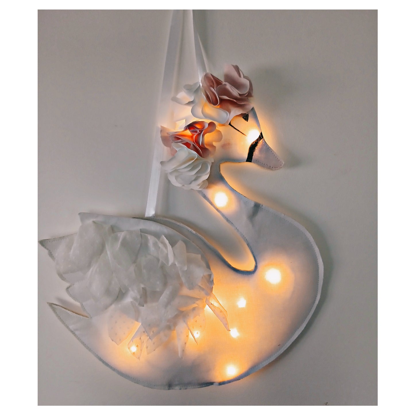 Cygne lumineux mural – décoration poétique