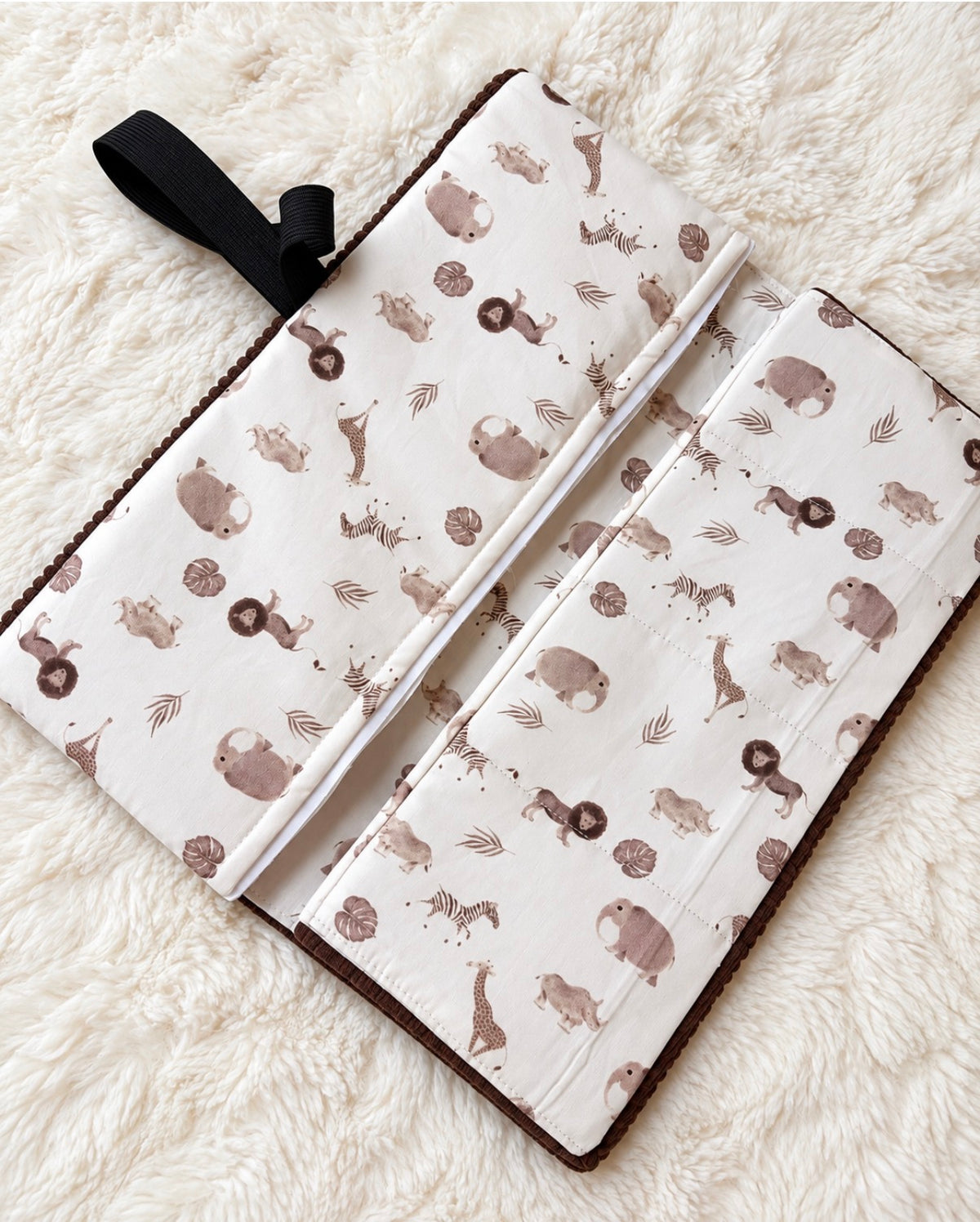 Pochette à jeux nomade personnalisable – Tapis de jeu 2-en-1 🤎