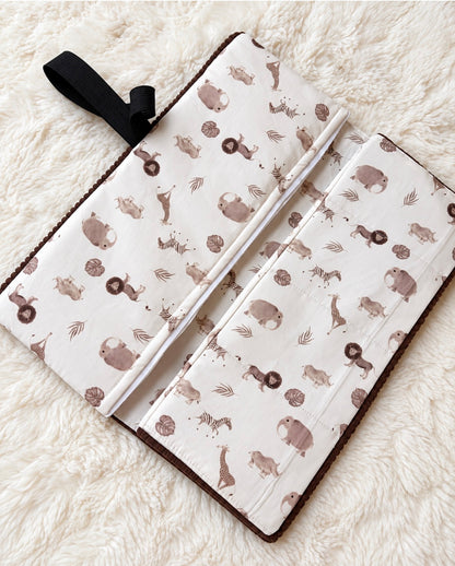 Pochette à jeux nomade personnalisable – Tapis de jeu 2-en-1 🤎
