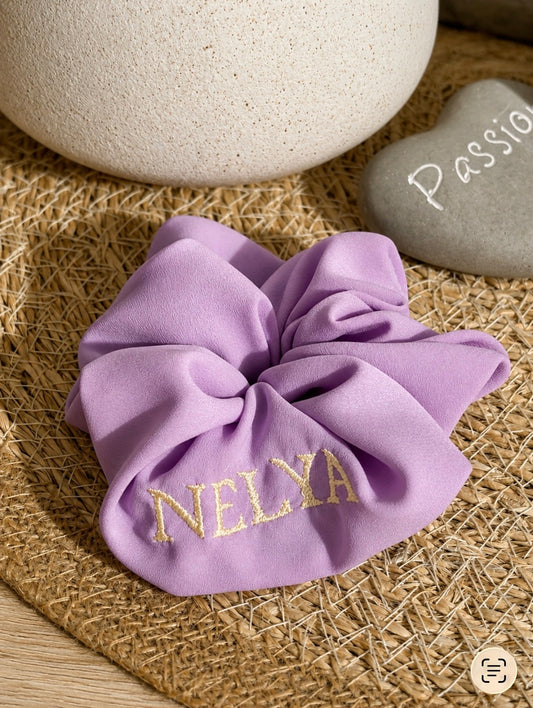 🌸 Chouchou Personnalisé Brodé – Un accessoire unique à votre image