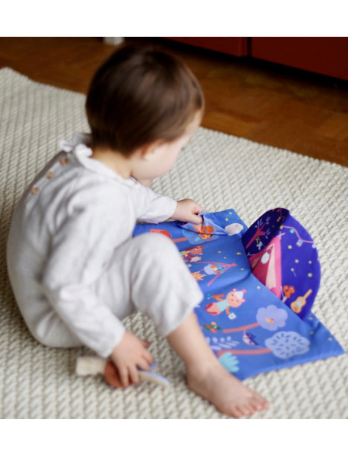 Livre POP UP GABIN LAPIN et ses amis dans les bois. 21 x 21 cm. 8 Pages.