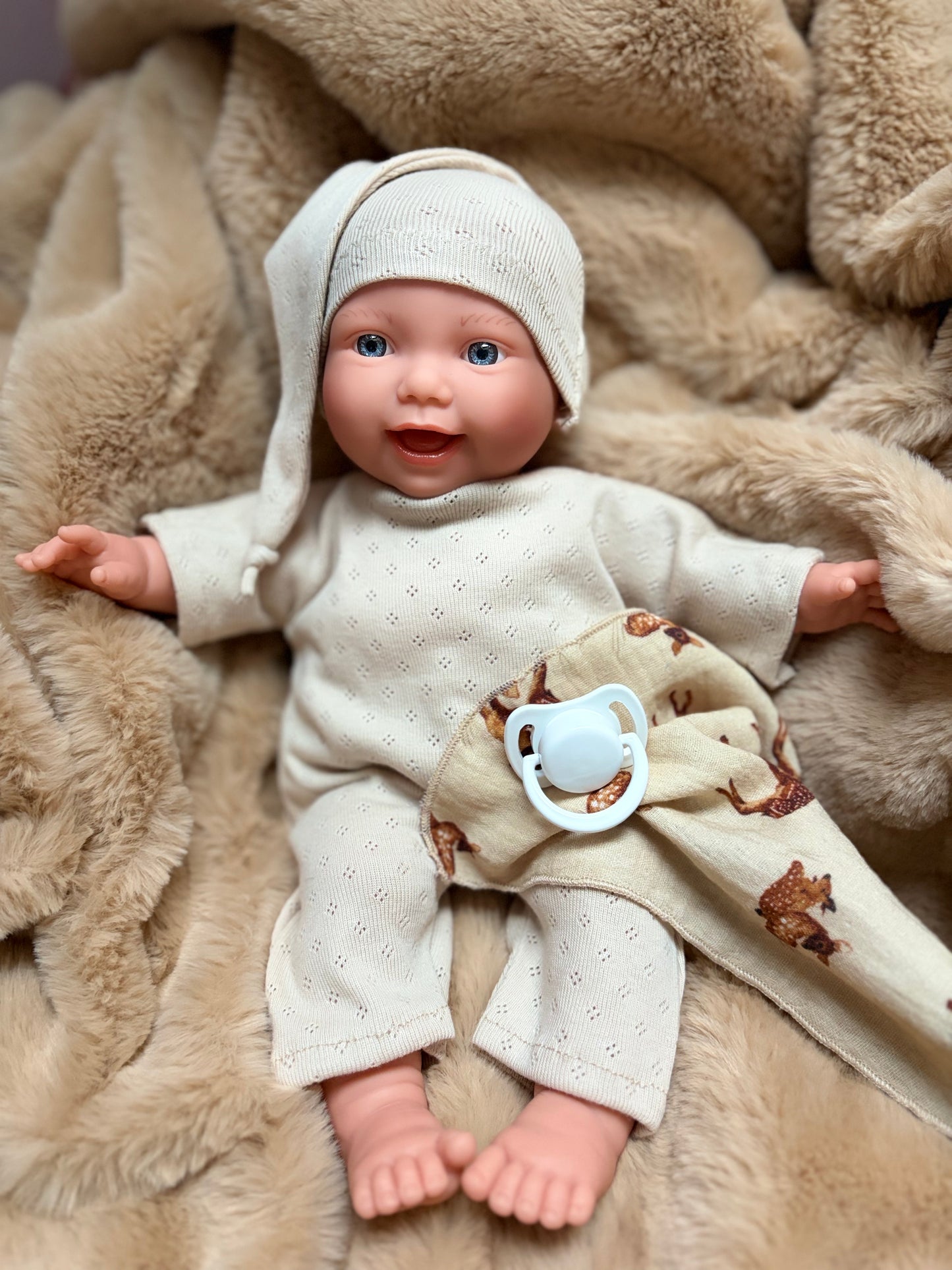 Poussin, souriant, bonnet de nuit