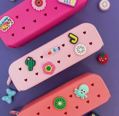 trousses scolaire Perforées+3 Charms 
PETIKIDS