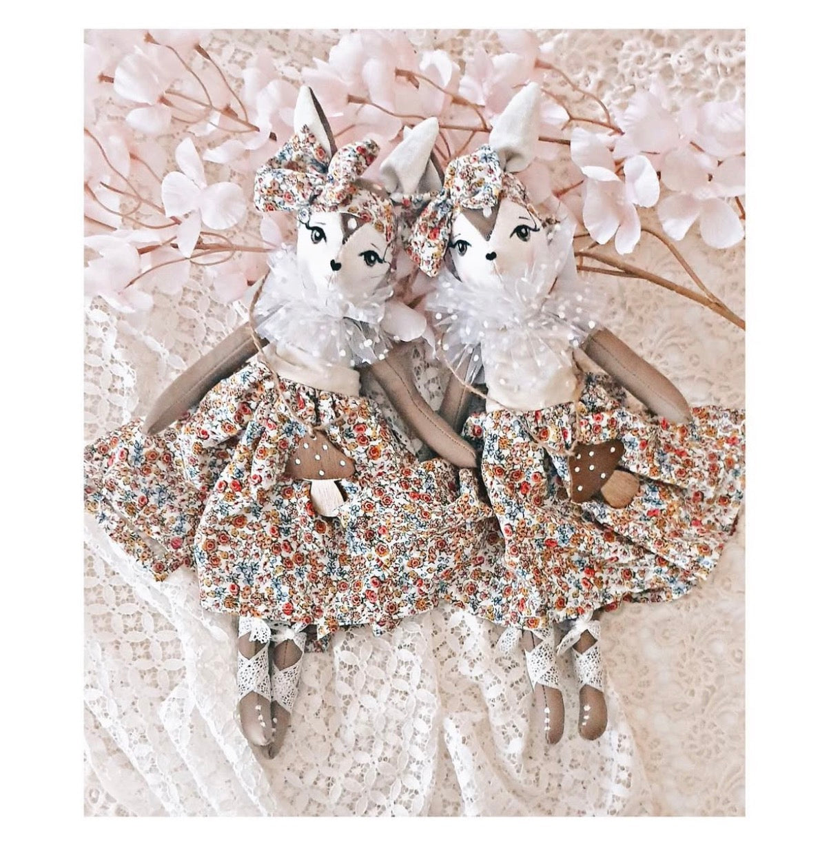🦌✨ Poupée Biche – Édition Fleurie