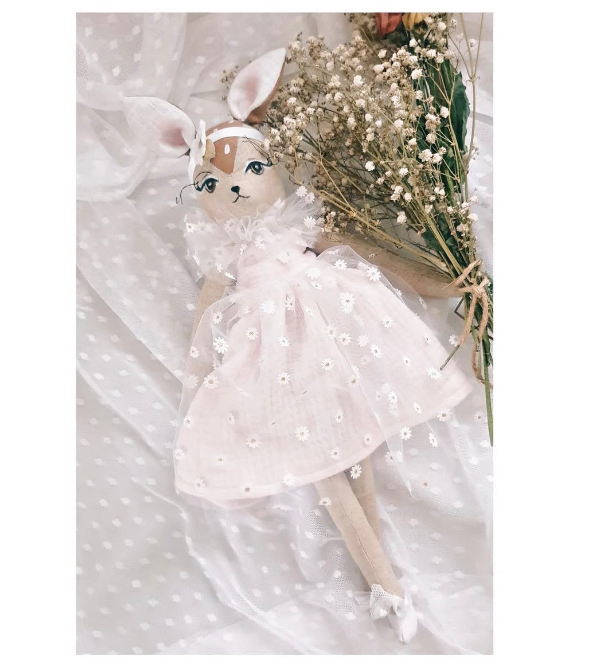 🦌🌸 Poupée Biche – Robe Rose Fleurie