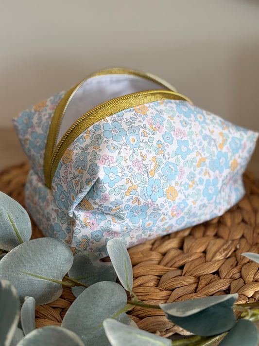 ✨ Trousse artisanale fleurie ✨