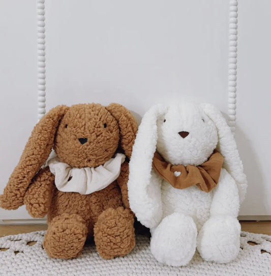 Lapin en peluche avec scrunchie
