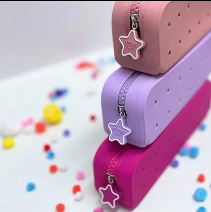 trousses scolaire Perforées+3 Charms 
PETIKIDS