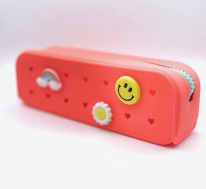 trousses scolaire Perforées+3 Charms 
PETIKIDS