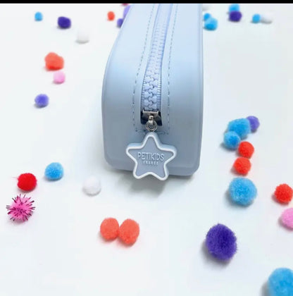 trousses scolaire Perforées+3 Charms 
PETIKIDS