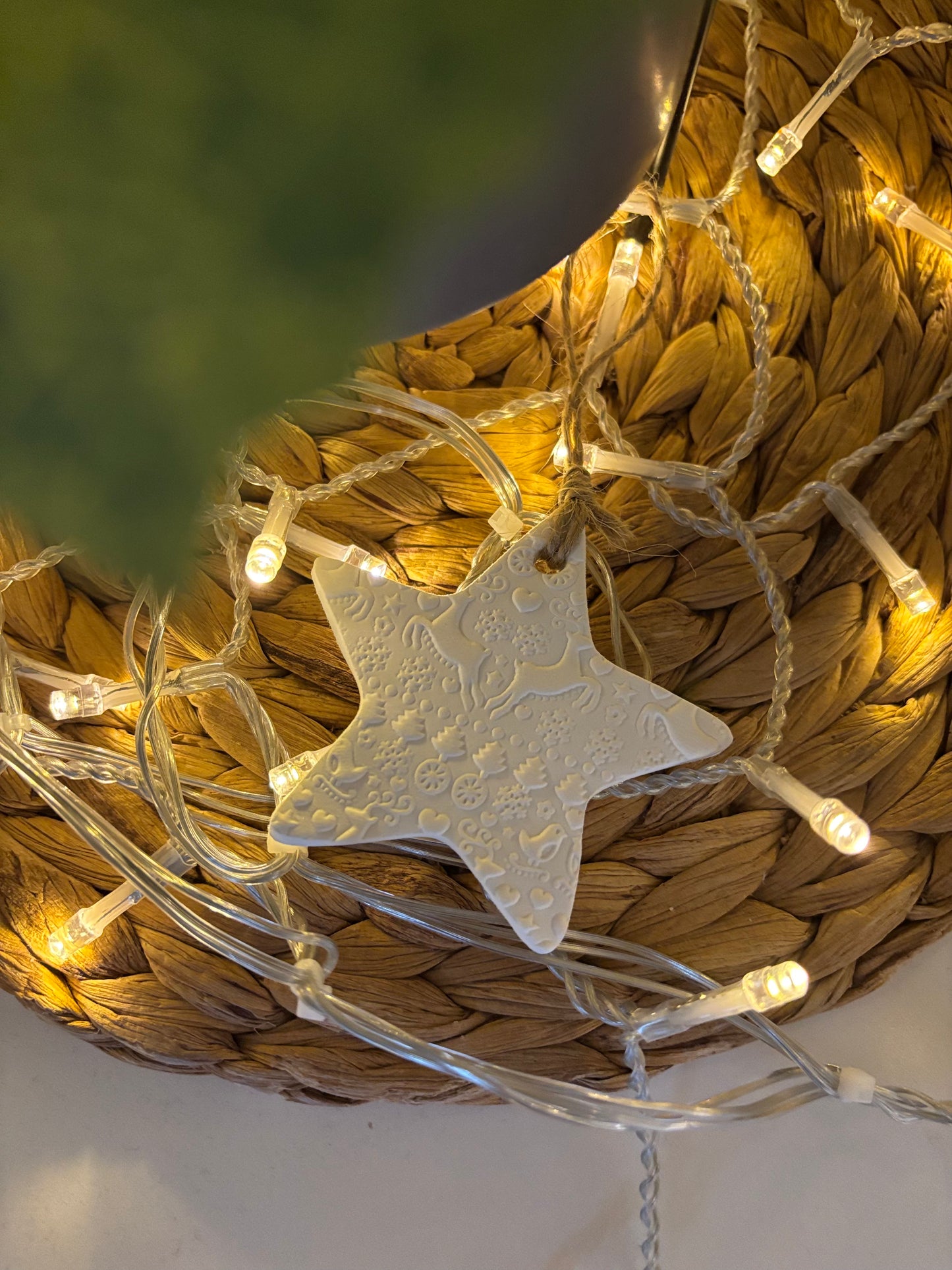 ⭐ Suspension de Noël – Étoile blanche en relief