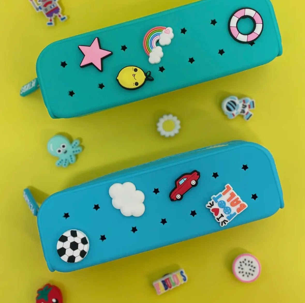 trousses scolaire Perforées+3 Charms 
PETIKIDS