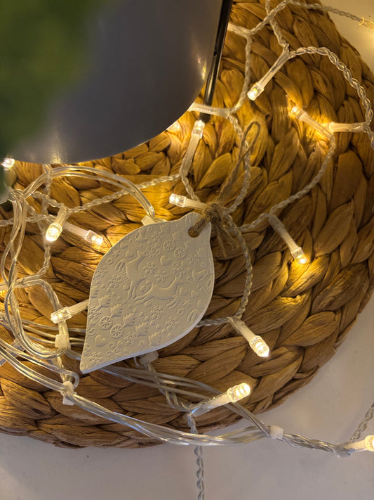 💫 Suspension de Noël – Goutte fine blanche en relief