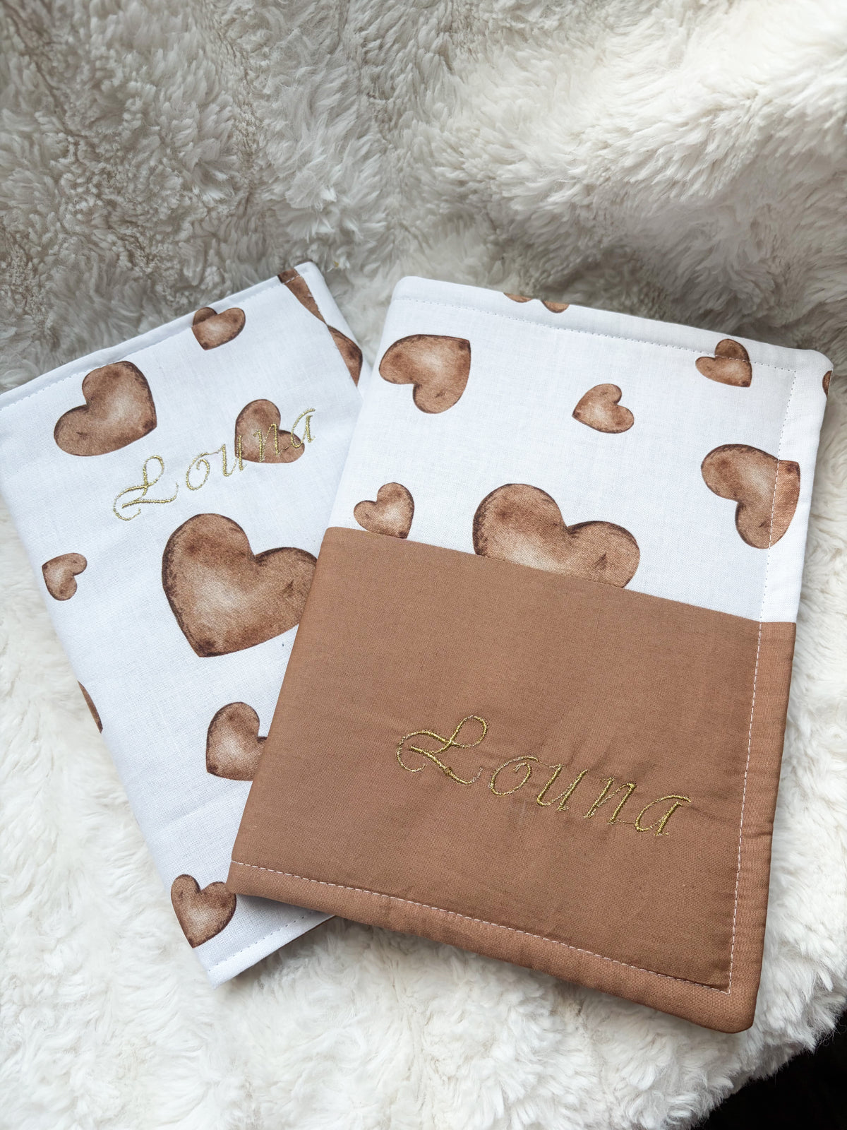 🤎 Protège carnet de santé personnalisé – Collection Petits Cœurs