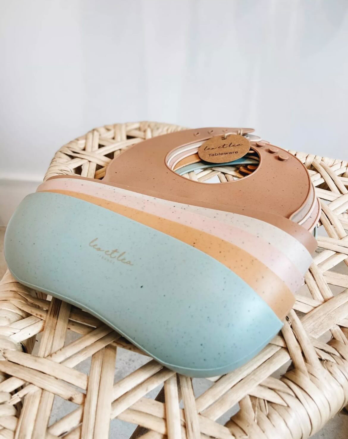 Bavoir en Silicone – Propreté Douce & Design Minimaliste