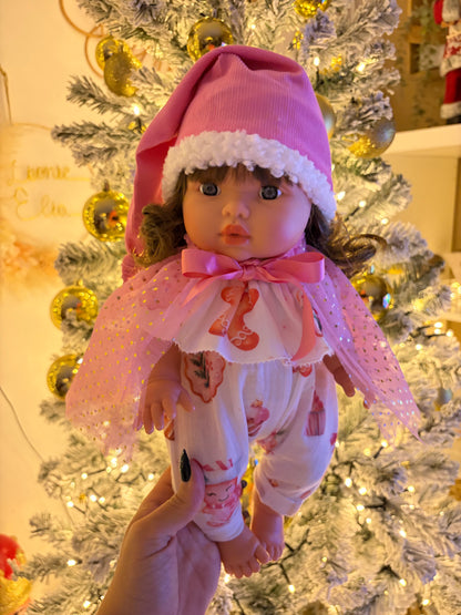 Chapeau de Noël rose – Création artisanale pour poupées 28 à 34 cm