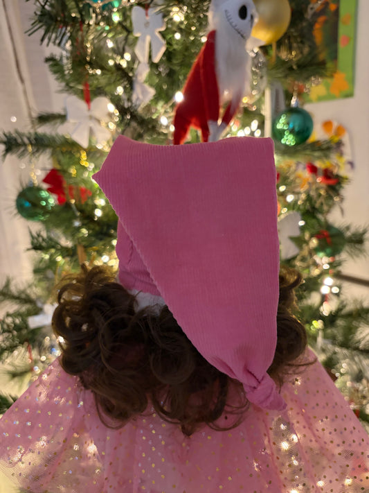 Chapeau de Noël rose – Création artisanale pour poupées 28 à 34 cm