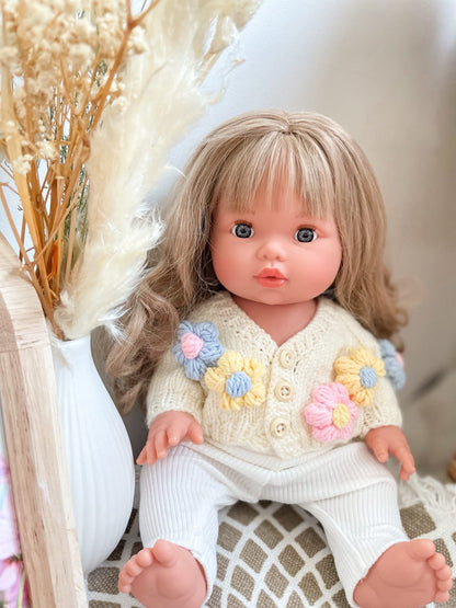 Cardigan fleuri tricoté main avec bandeau – pour poupées 28 à 34 cm 🌼