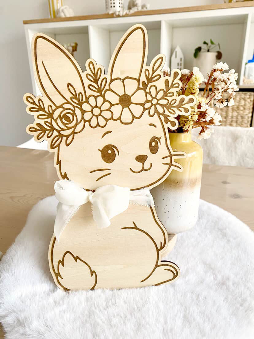 🌸 Lapin en bois fleuri – 30 cm