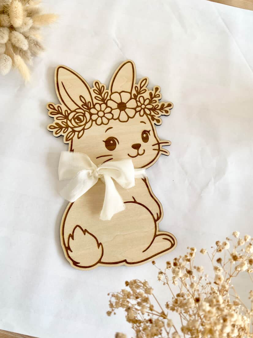 🌸 Lapin en bois fleuri – 30 cm