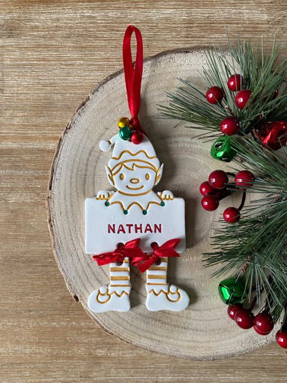 ⭐ Suspension de Noël personnalisable – Petit Lutin en argile froide