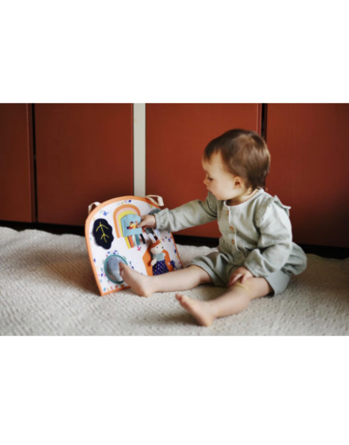 Tableau d’Activités GABIN le Lapin – Jouet d’Éveil 3-en-1 à Accrocher ou Poser