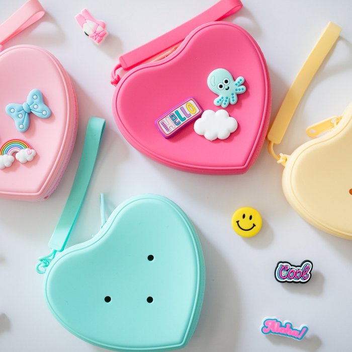 pochettes perforées + 3 Charms