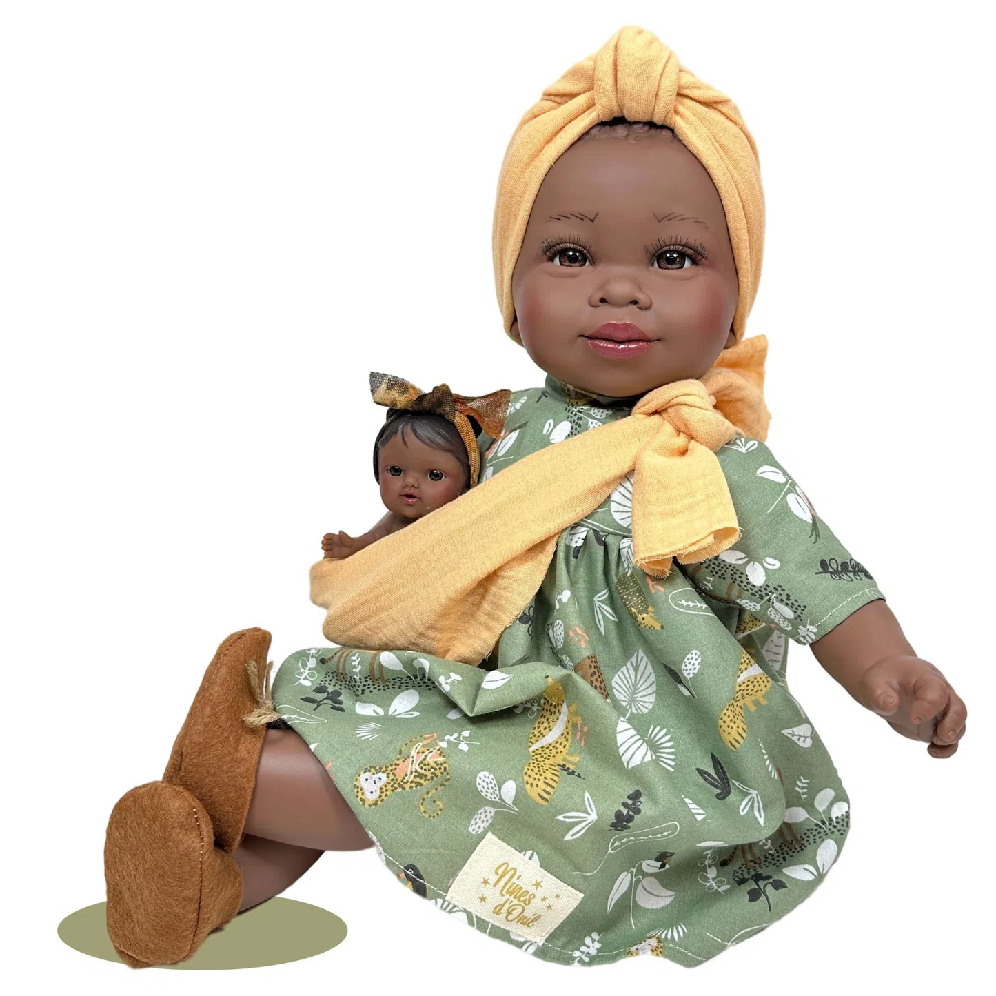 MARIA AVEC BÉBÉ VERT