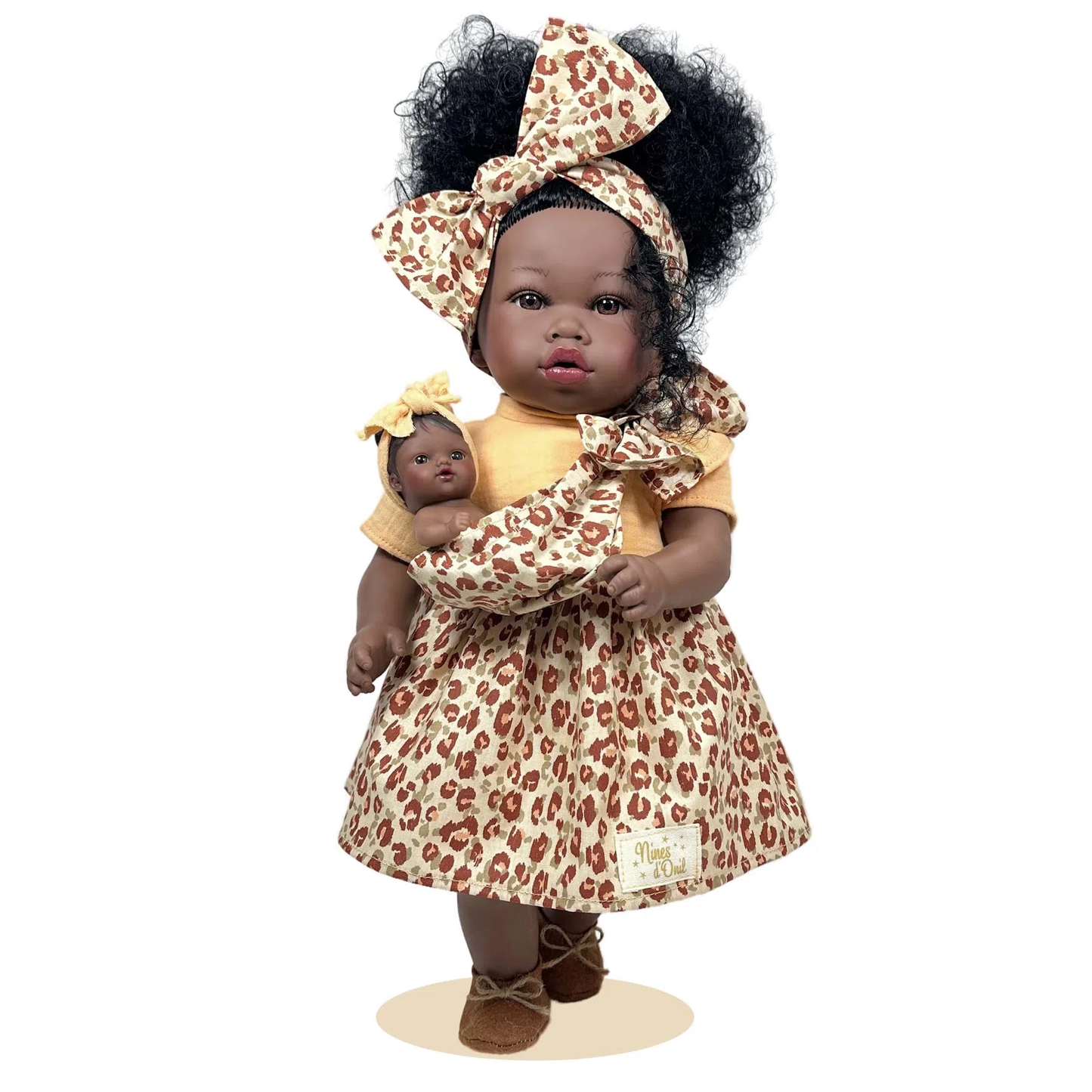 Poupée Addis avec bébé léopard