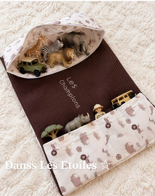 Pochette à jeux nomade personnalisable – Tapis de jeu 2-en-1 🤎